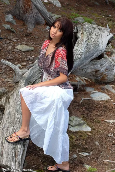 Молодая неопытная Крисси полностью раздевает 5