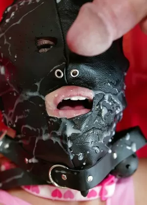 Пожилая блондинка Трейси Лик получает сперму на свою задницу во время действия раком