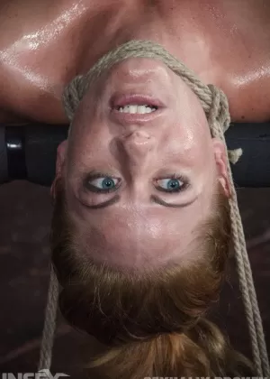 Натуральная блондинка Тори переходит из киски в рот после стимулирующего массажа