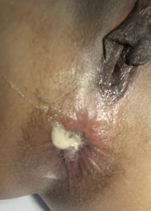 Симпатичная Японская девушка Май Кавасуми сосет член, прежде чем взять его в свой куст