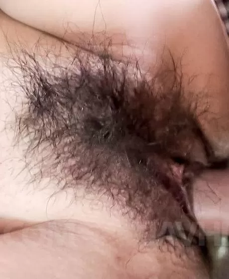 Сакура Анна азиатка с торчащими сосками лижет стояк и драгоценности в короне