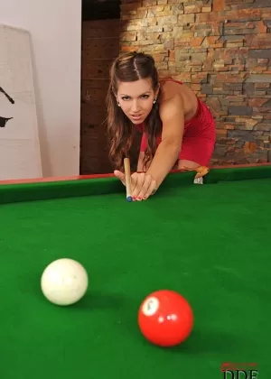 Длинноногие евро лесбиянки Евфрат Сандра лижут киску и задницу на высоких каблуках