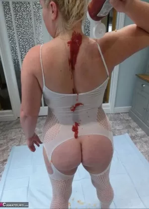 Большая девочка Бриана Блэк принимает участие в БДСМ-игре перед сексом и кончает на сиськи