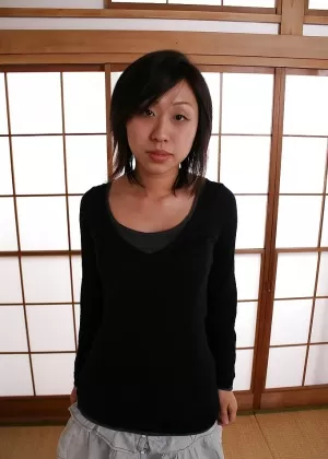 Asian MILF Naomi Matubara undressing and spreading her legs