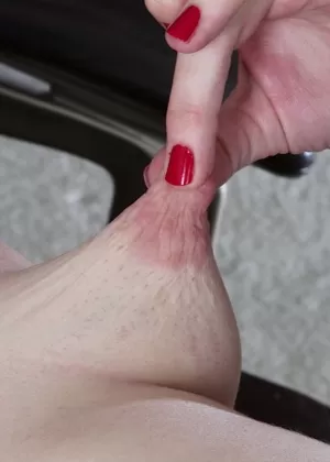 Зрелая офисная красотка Кристал Саммерс использует гудки для выдающейся дрочки сисек