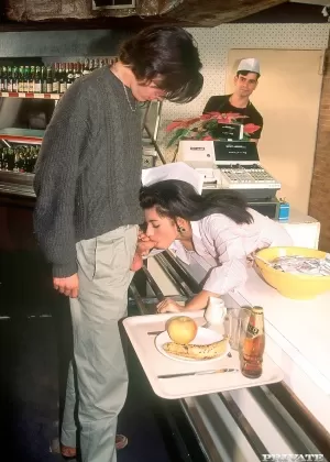 Дамы средних лет Деми Мур и Симона Хорват занимаются аналом вчетвером