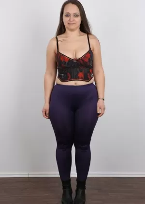 Пухленькая зрелая чешская женщина Хелена раздевается на кастингах