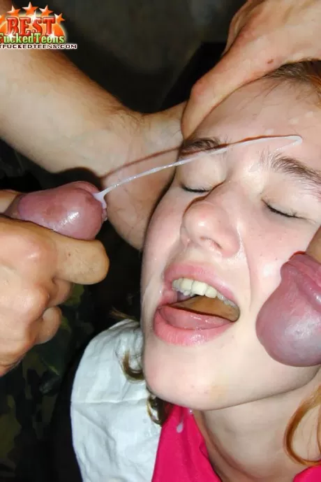 Молодую русскую девушку с рыжими волосами дважды трахают бойцы сопротивления