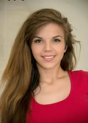 Латиноамериканка Брук Линн впервые обнажает свои сиськи