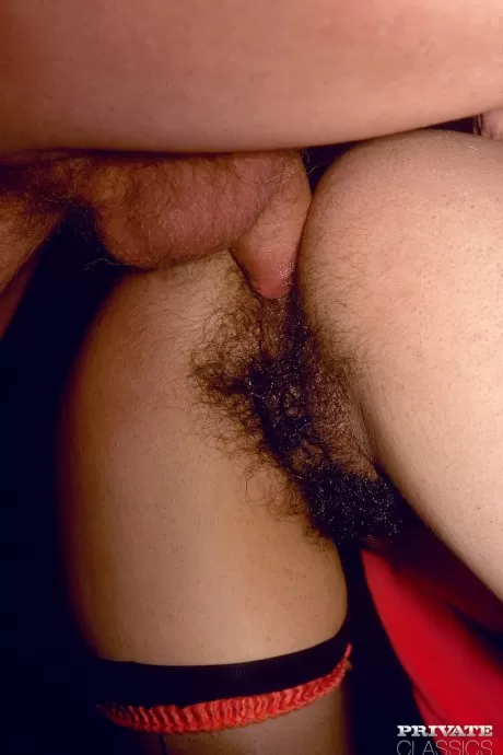 Мы предлагаем Вам сексуальную жемчужину, которая нуждается в заполнении каждой дырочки