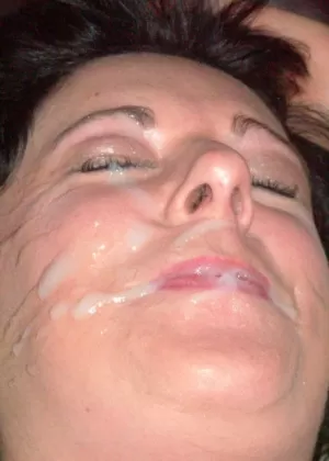 Британский любитель Джуси Джо принимает участие в жестком групповом сексе с подругой