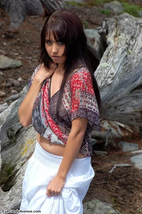 Молодая неопытная Крисси полностью раздевает 4