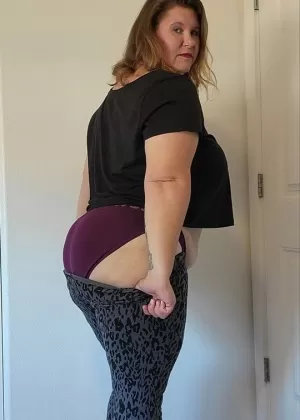 Obese amateur Busty Kris Ann strips down to her high-heeled shoes