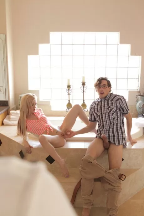 Сладострастная распутница Джиа и блондинка Скайлар Грин делают извращенный мин 3