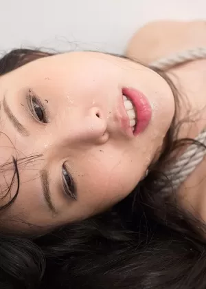 2 Японские милашки дают 1 счастливчику незабываемый опыт мастурбации