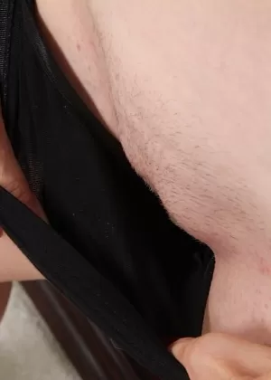 Латиноамериканская милфа красотка Натали Роза раздвигает свою киску и показывает свои сиськи