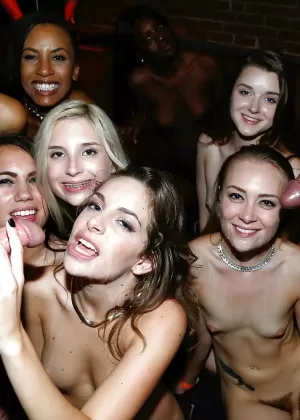 Мокрая мамаша порнозвезда Шей Фокс сочится спермой из пизды после траха большим членом