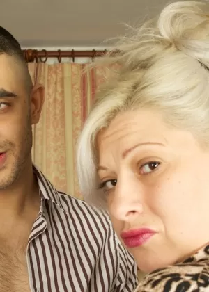 Большезадая блондинка Ди Сирен завершает грубый секс спермой на лице