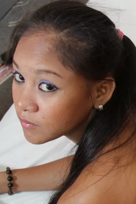 Филиппинка 18 лет Азиатка Подросток