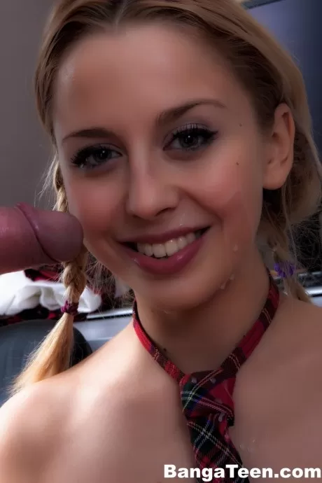 Молодая русская девушка кончает в открытый рот после траха большим членом