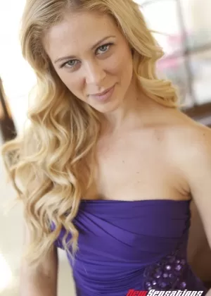 Пожилая пума резвится с гораздо более молодым мужчиной, прежде чем они трахнутся