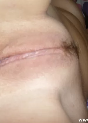 Миниатюрная подружка Ихиви обнажает шикарную молоденькую попку для фотосессии красотки