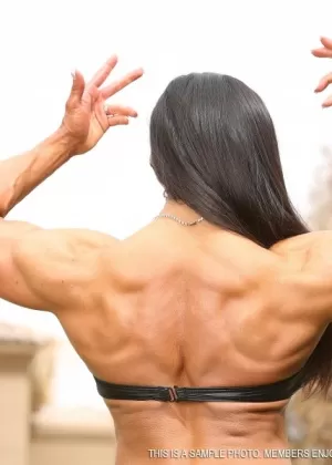 Спортивная блондинка Каролина Свитс трахается со своим личным тренером