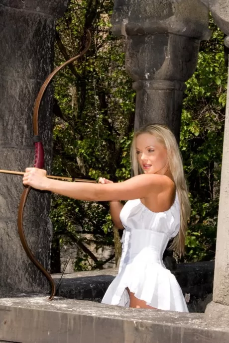 Горячие цыпочки становятся лесбиянками и делают двойное проникновение в средневек 2