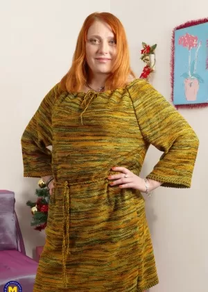 Тучная домохозяйка Шарлотта Энджел сосет и трахается после подарка еды