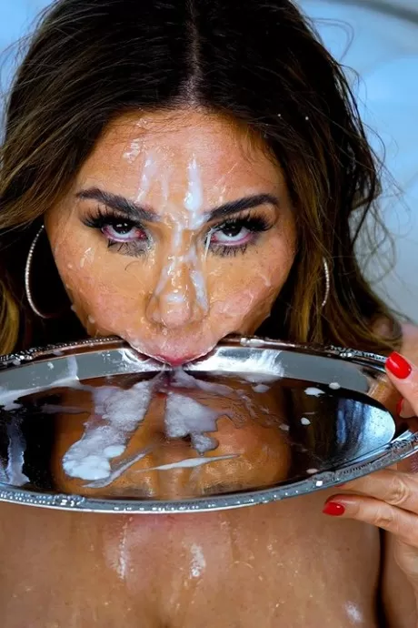 Азиатка Юу Харука трахается с вибраторами в жопу и пизду