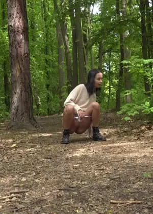 Лесбийские любовники Винна Рид и Муна поглощают мочу друг друга на кровати