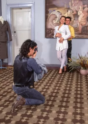 Европейская женщина Аня получает сперму на свой язык после двойного траха