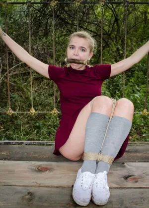 Грудастую рабыню Дарлинг связала и замучила доминирующая пара