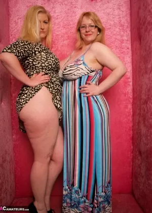 Пизда: Под юбкой фото 58