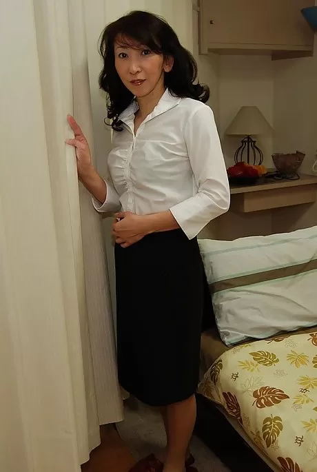 Распутная азиатская милфа с большими сиськами Джессика Бангкок получает жесткий стук