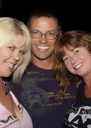 Mature women have sexual relations with strangers in a club