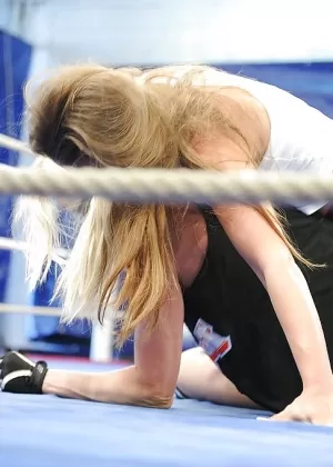 Rough catfight turning into fervent lesbian sex right on the wrestling floor