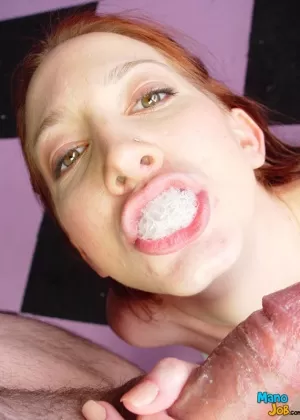 Татуированную цыпочку Анну Белл Пикс застукали за мастурбацией перед трахом