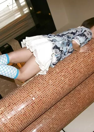 Сеанс грубого траха миниатюрных азиаток по черепу заканчивается большой мокрой спермой на лице