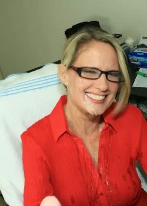 Горячая блондинка Чери Девиль воплощает в жизнь свои мечты о межрасовой групповухе