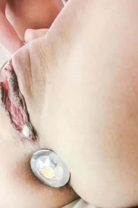 Рика Минамино засунула нос в садистский крюк и вибратор в жопу