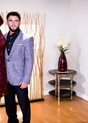 Молодая брюнетка Вайолет Старр занимается жестким сексом с членом семьи