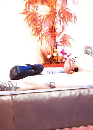 Потрясающая европейская сцена БДСМ с гламурной блондинкой Викторией Редд