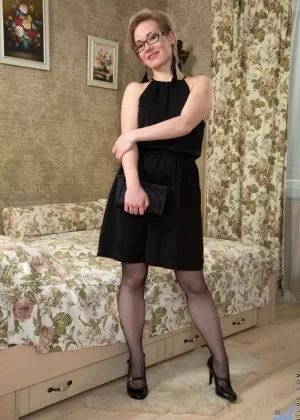 Латиноамериканка МИЛФА Ариэлла Феррера освобождает огромные сиськи перед трахом в стиле Гонзо