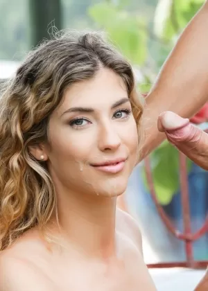 Стройная блондинка Шона Ривер отсасывает твердый член после анального секса на балконе