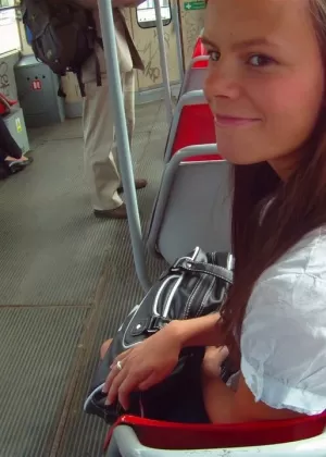 Любительские лесбиянки Аманда Би и Мэйлин тайно сняты скрытым вуайеристом