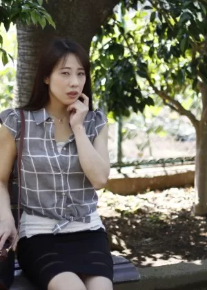 Азиатская массажистка Дана Весполи обеспечивает свою клиентку Эй Джей Эпплгейт лесбийским сексом