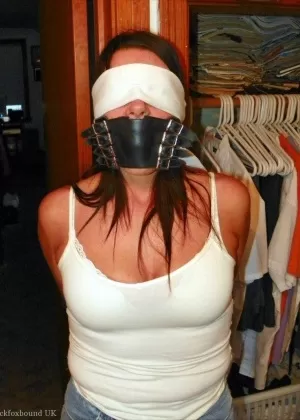 Австралийскую цыпочку Лулу Рейнольдс выпороли по горячей заднице перед проникновением