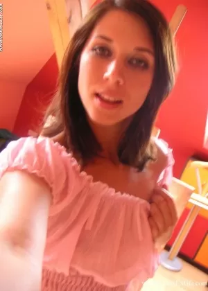 Натали Харт жестко трахают и кончают ей на подбородок и дырочку