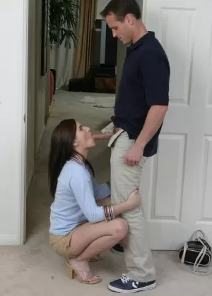 Доминику Леони жестко трахают и кончают ей на язык и подбородок